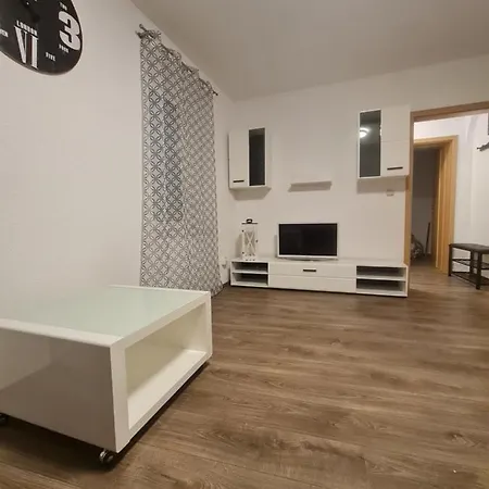Paula Haus *